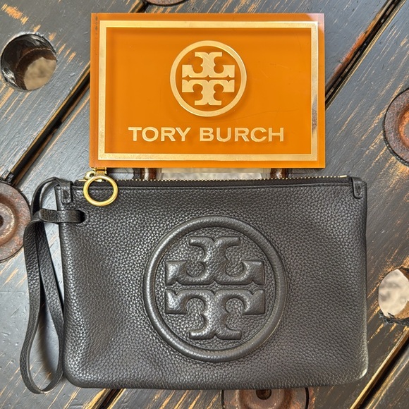 Tory Burch Perry Bombe Large Logo Wristlet in Black
